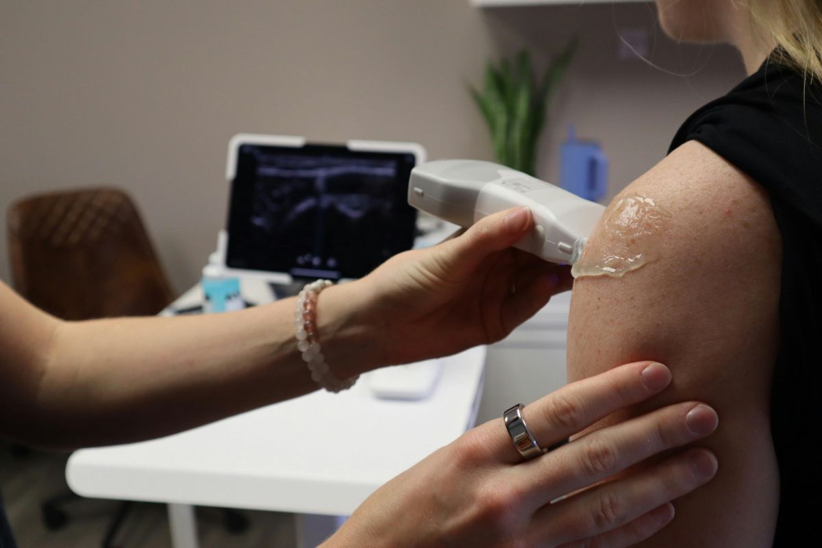 Ultrasound-guided shoulder treatment at Stem Cell Carolina Charlotte NC